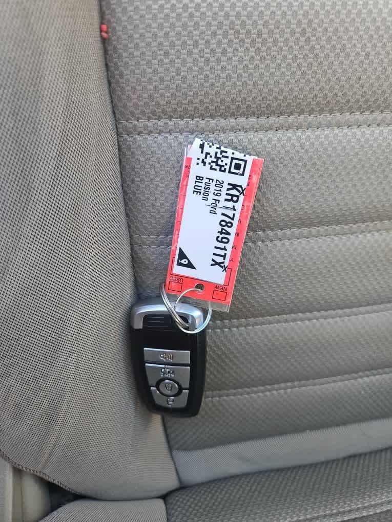 Used 2019 Ford Fusion SE FWD image 20