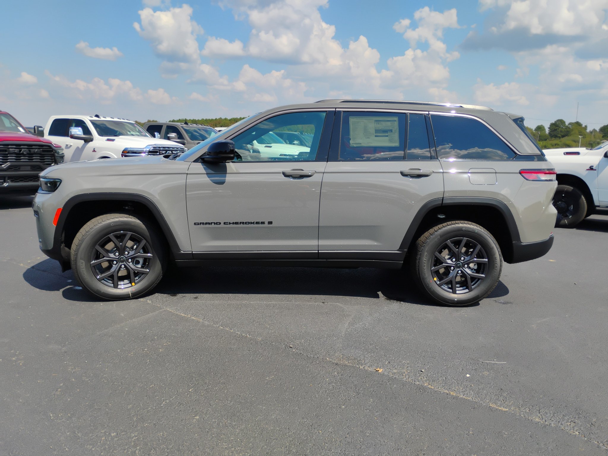 New 2027 Jeep Grand Cherokee Altitude AWD/4WD image 8