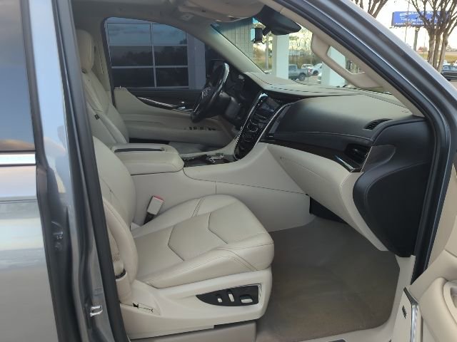 Used 2018 Cadillac Escalade Luxury image 20