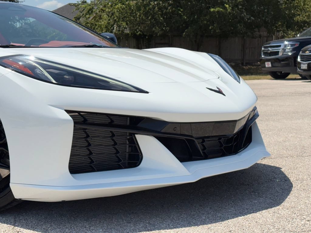 Used 2025 Chevrolet Corvette Z06 RWD image 3