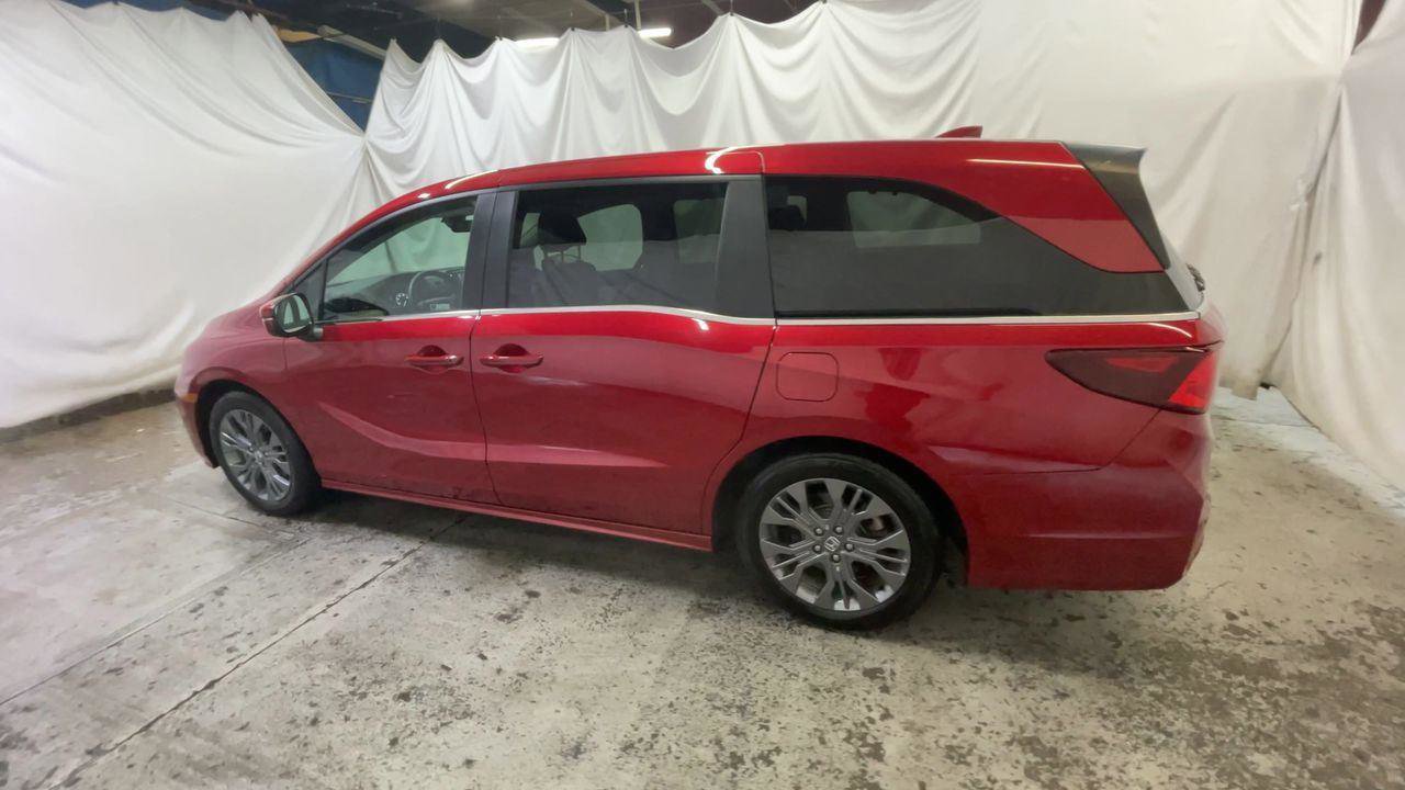 Used 2025 Honda Odyssey Touring image 6