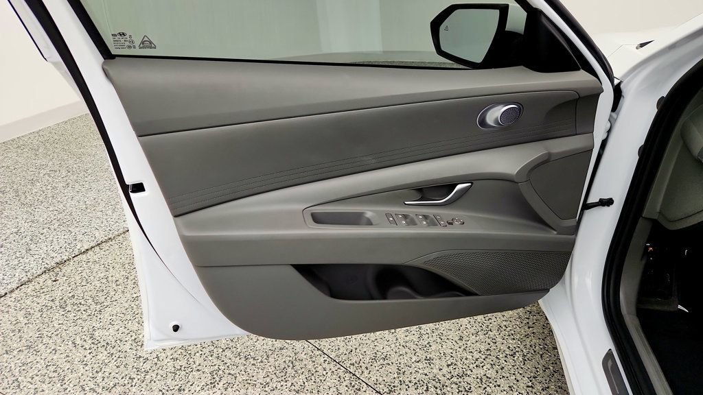 Used 2024 Hyundai Elantra SE FWD image 10