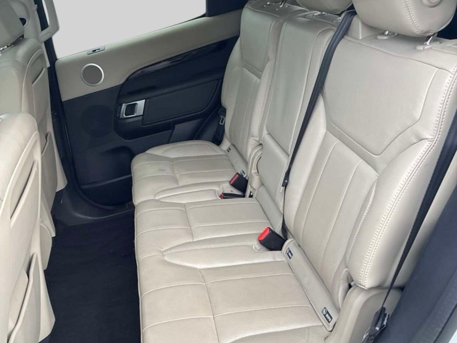 Used 2020 Land Rover Discovery SE AWD/4WD image 3
