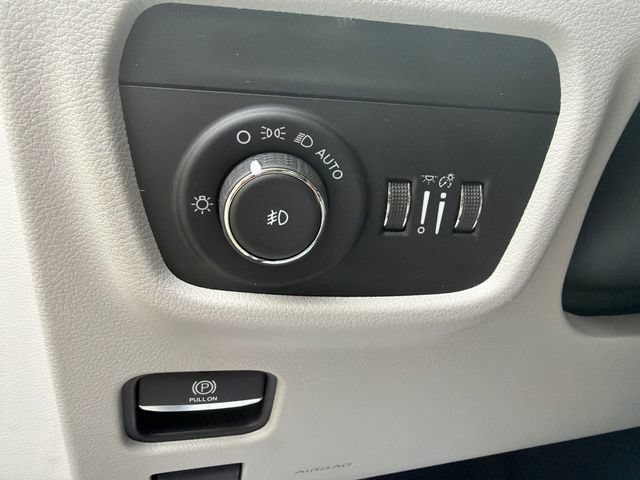 Used 2023 Jeep Grand Cherokee Summit AWD/4WD image 26