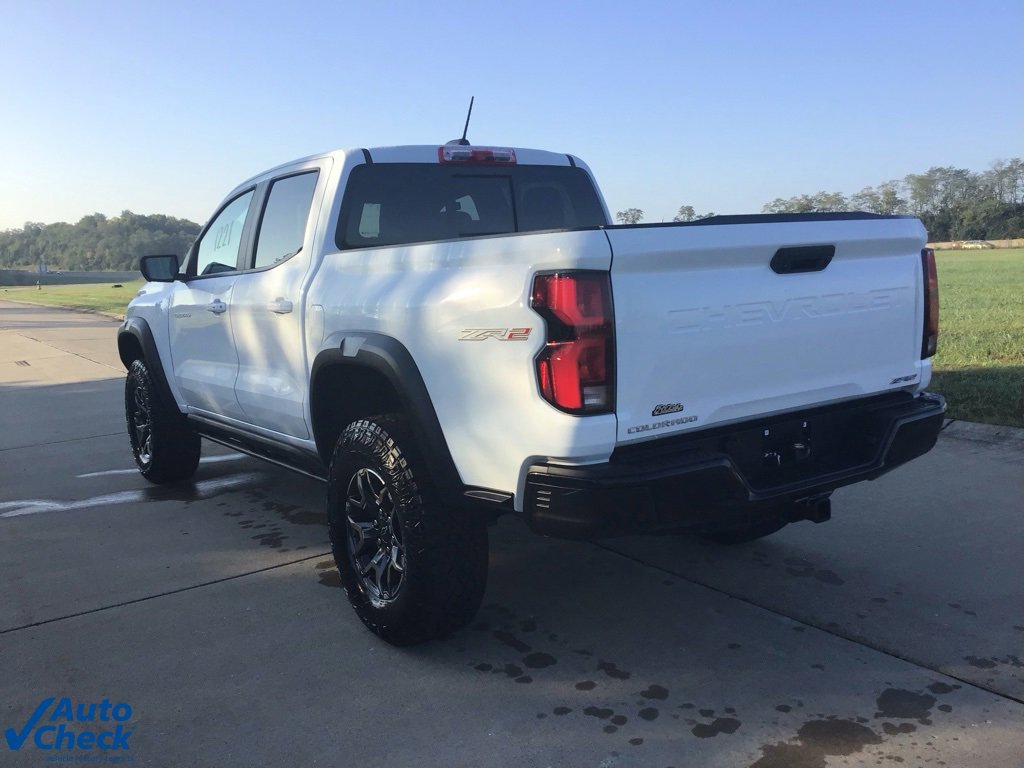 Used 2025 Chevrolet Colorado ZR2 w/ Technology Package image 9