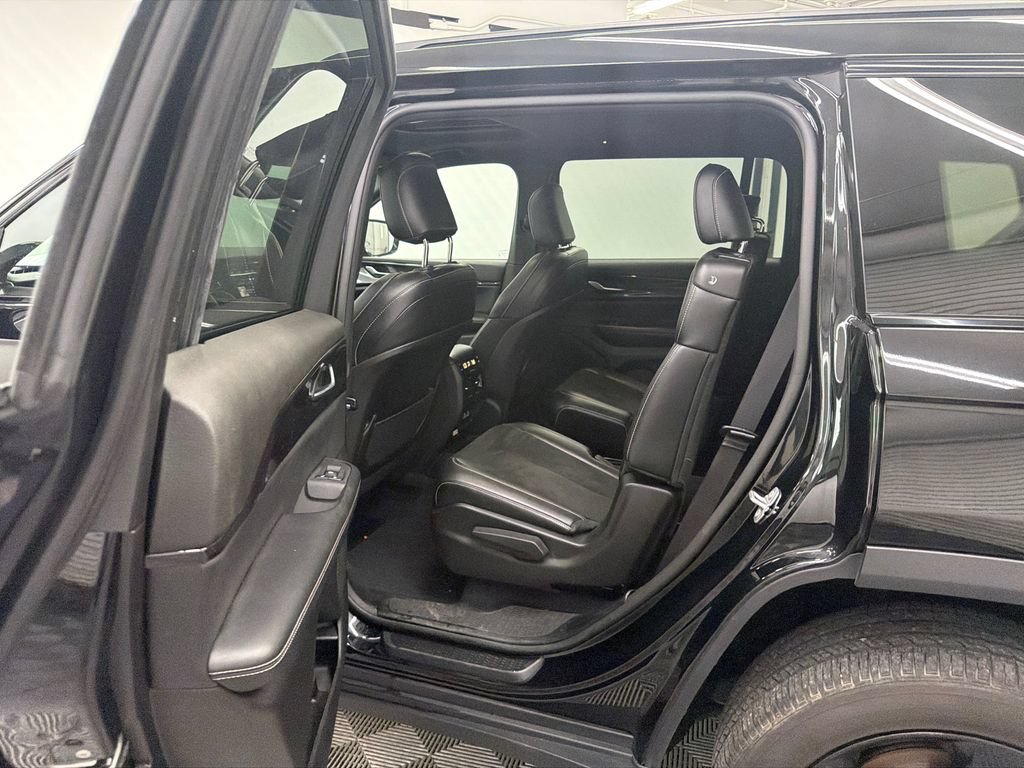 Used 2023 Jeep Grand Cherokee L Laredo RWD image 20