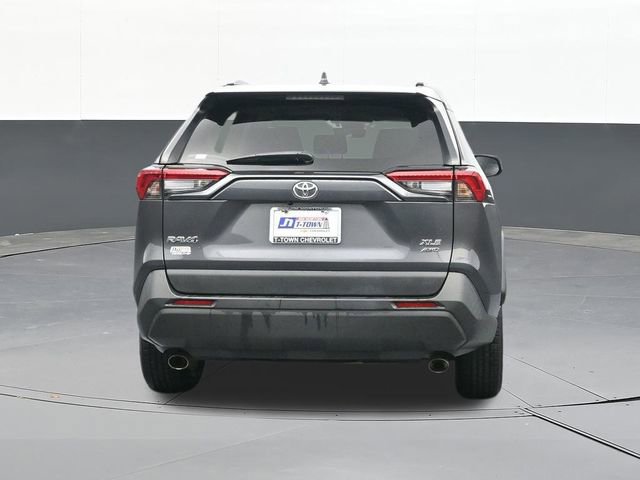 Used 2022 Toyota RAV4 XLE AWD/4WD image 11