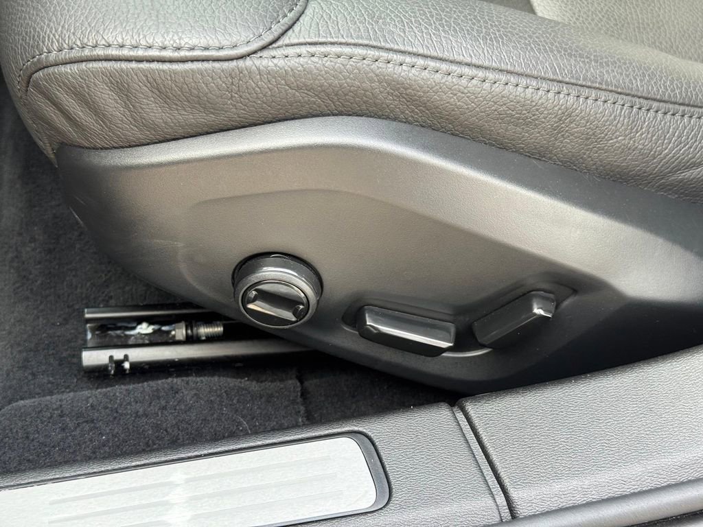 Used 2026 Volvo V60 B5 Cross Country Plus w/ Climate Package image 9