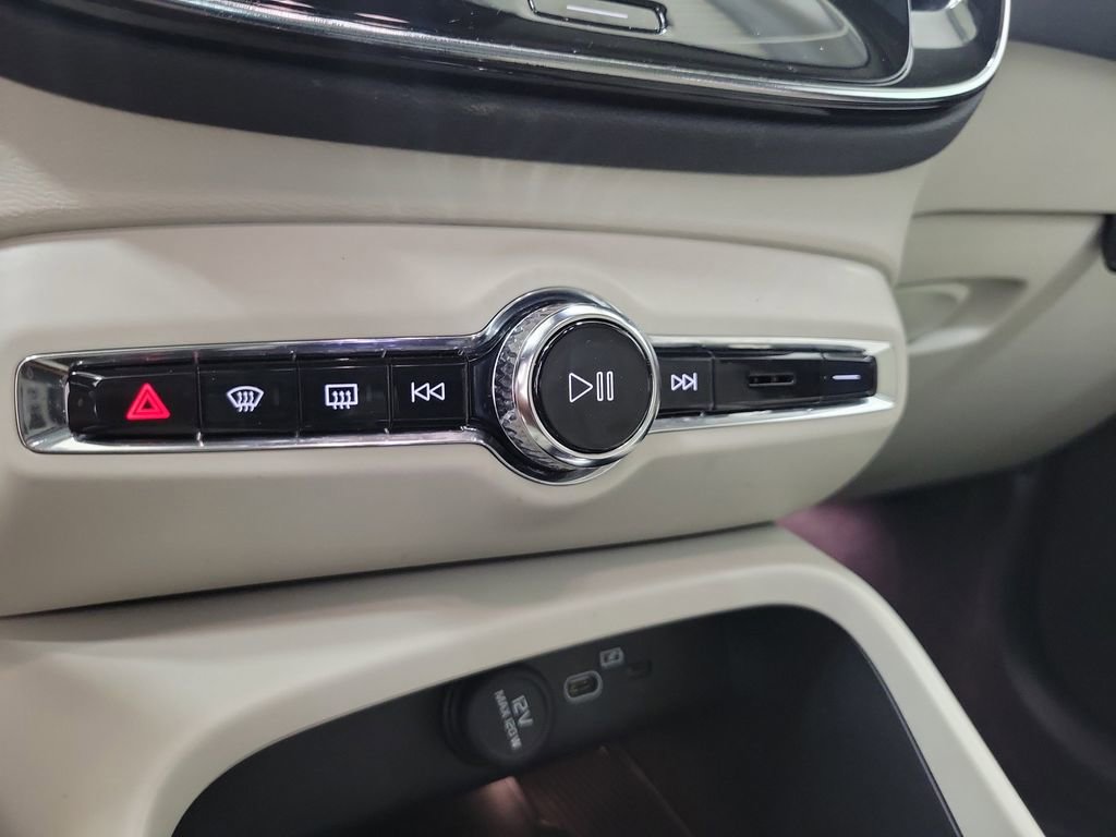 Certified 2023 Volvo XC40 B4 Plus w/ Driver Assist Package image 29