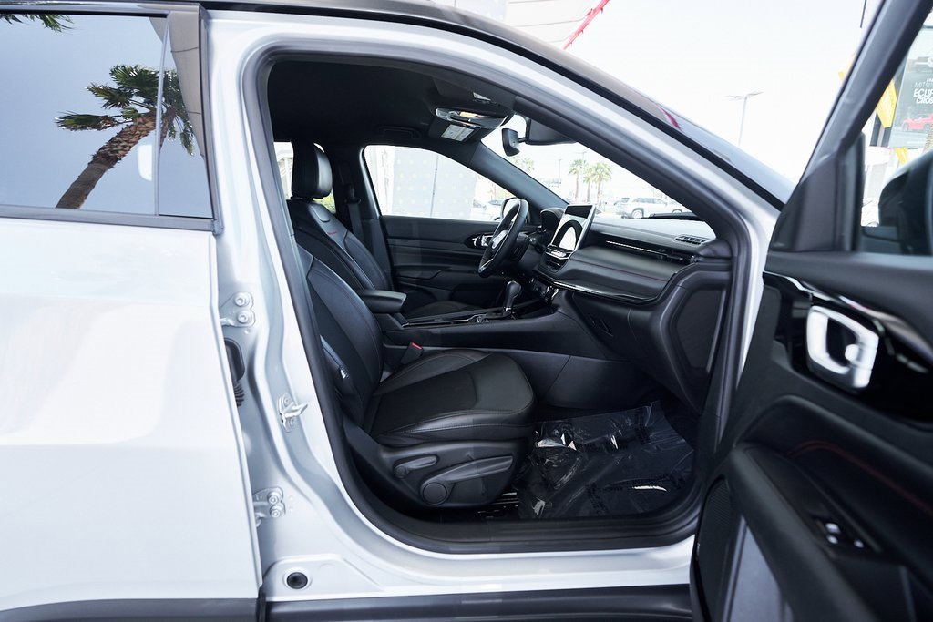 Used 2024 Jeep Compass Trailhawk image 12