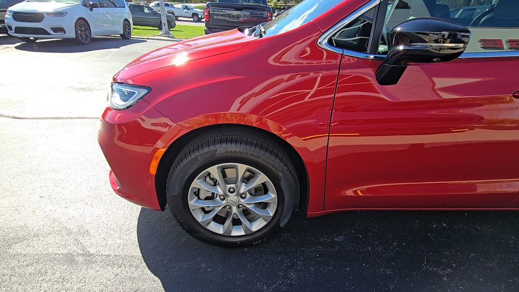 New 2026 Chrysler Pacifica Select image 13