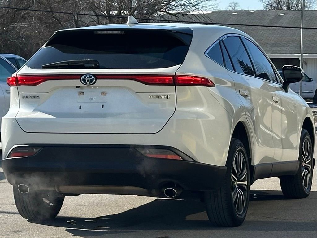 Used 2022 Toyota Venza XLE image 10