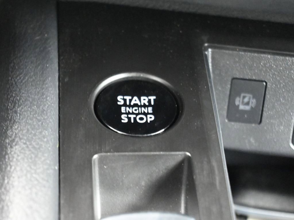 Used 2025 Nissan Kicks SV image 16