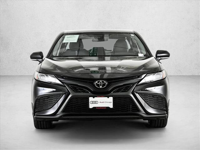 Used 2022 Toyota Camry SE FWD image 2