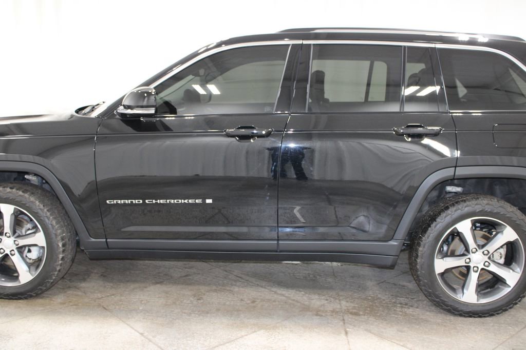 Used 2023 Jeep Grand Cherokee Limited image 6