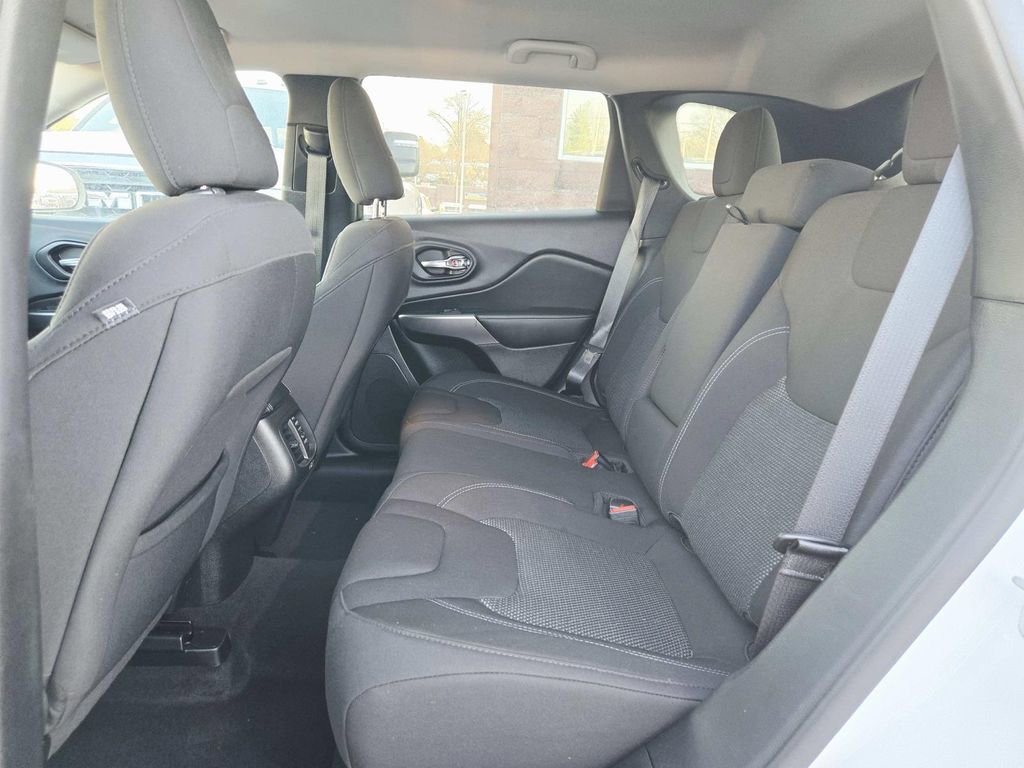 Used 2021 Jeep Cherokee Latitude image 12