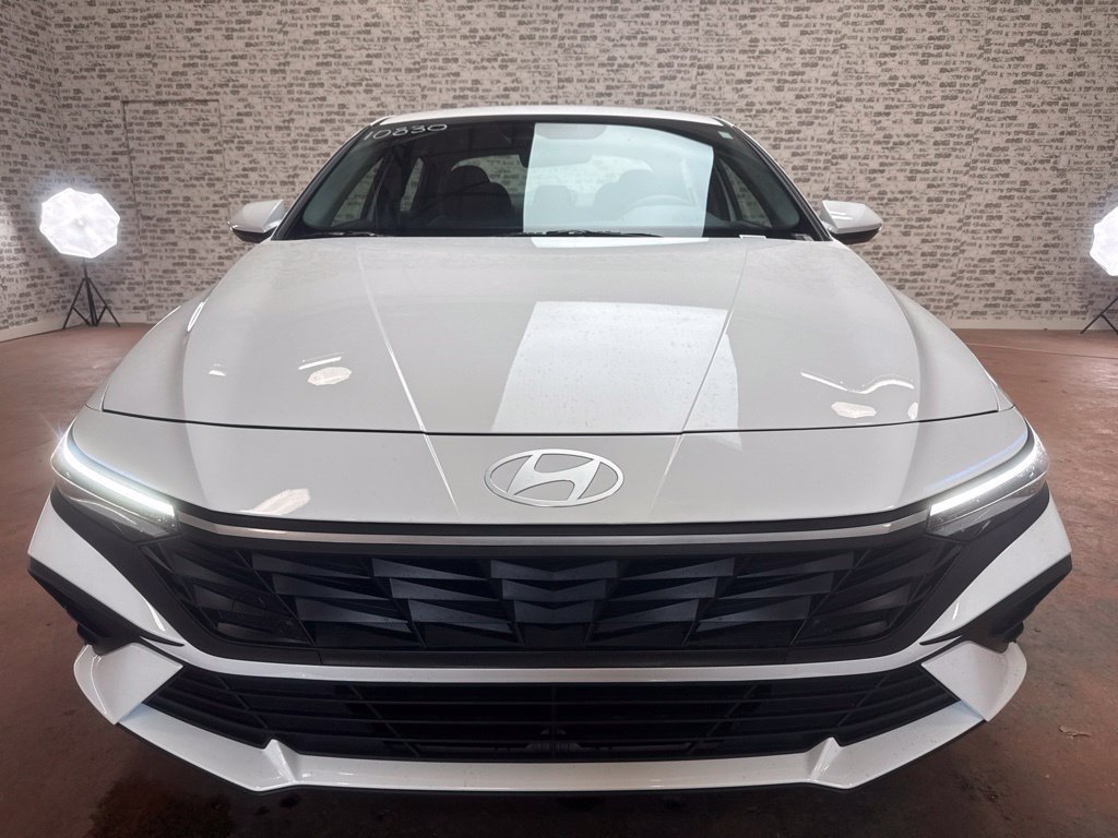 New 2026 Hyundai Elantra SE FWD image 2