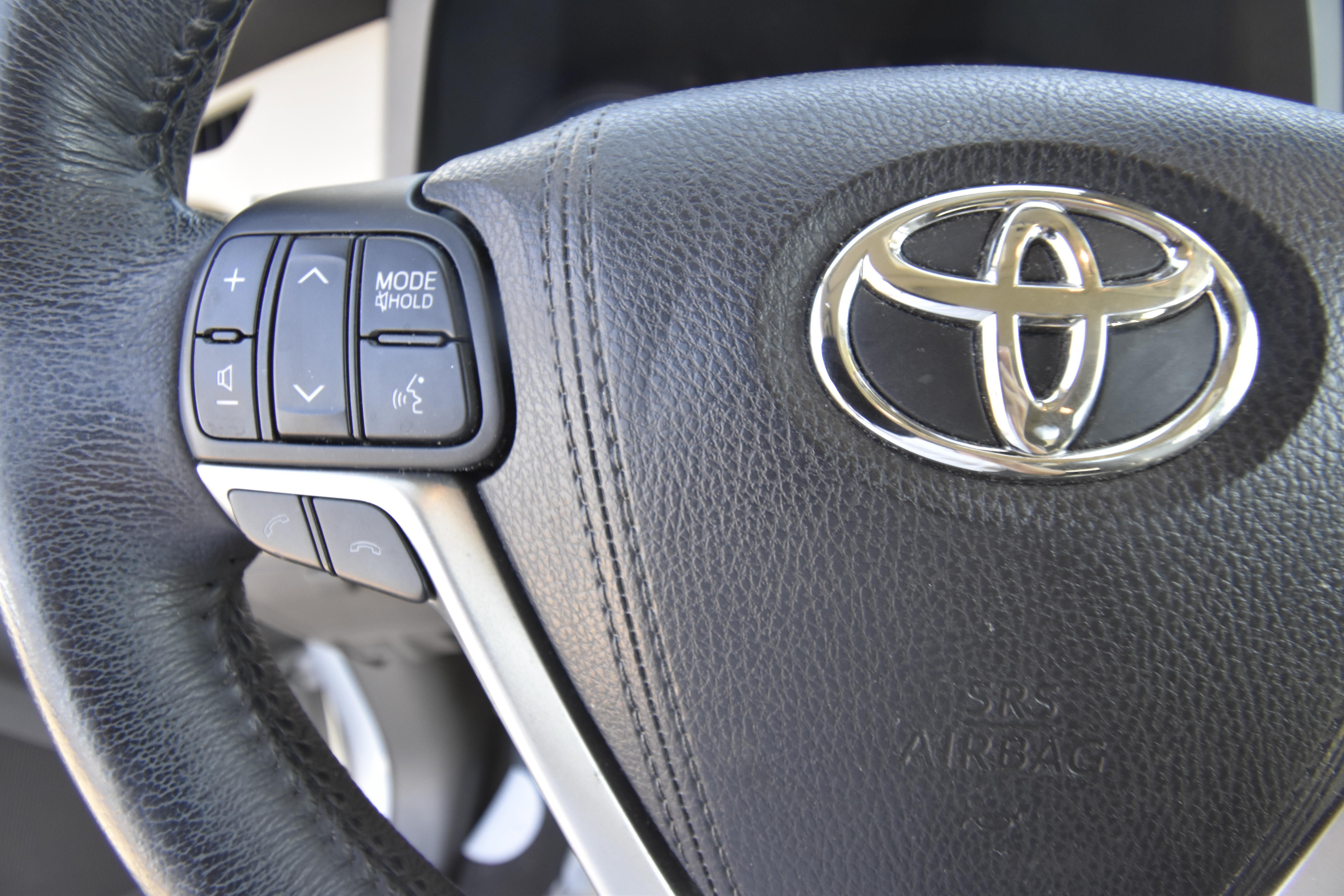 Used 2018 Toyota Sienna XLE w/ XLE Navigation Package FWD image 7