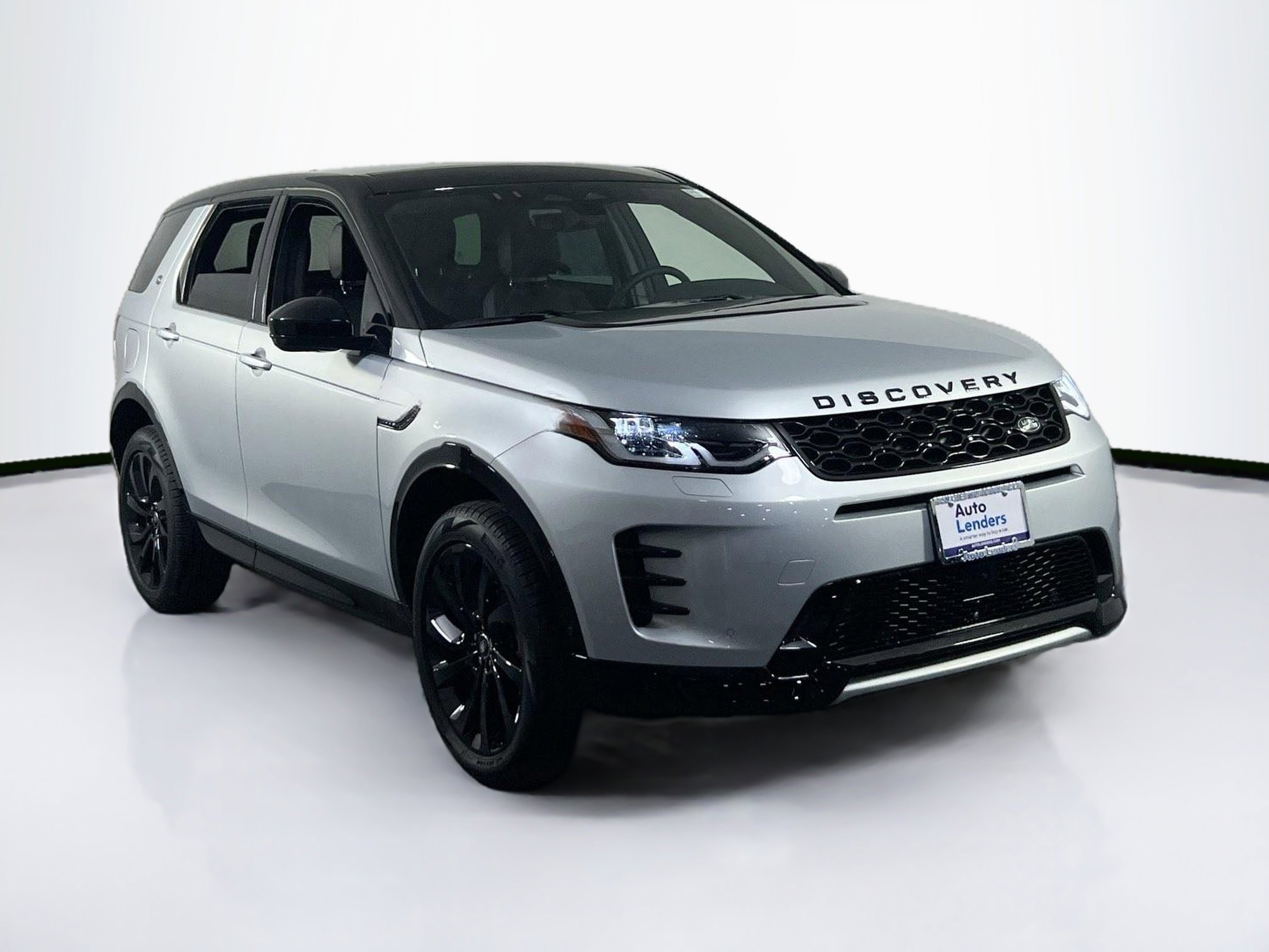 Used 2025 Land Rover Discovery Sport Dynamic SE image 3