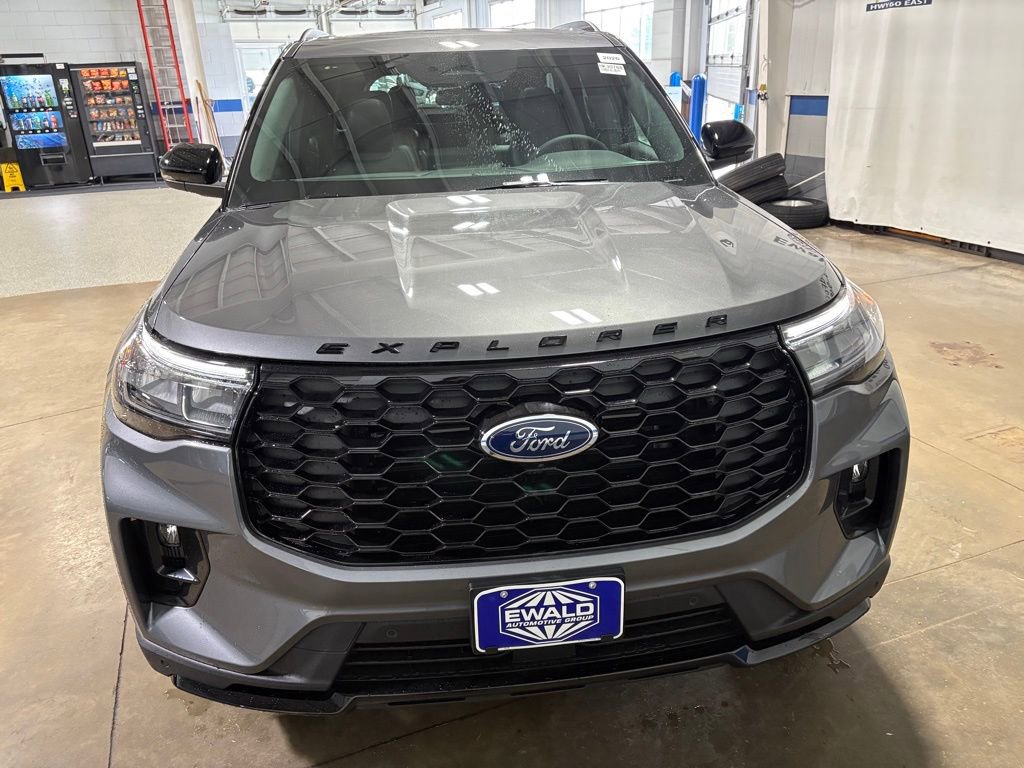 New 2026 Ford Explorer ST-Line image 3