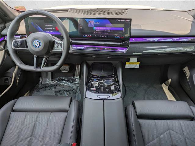 Certified 2025 BMW i5 xDrive40 w/ M Sport Package image 15