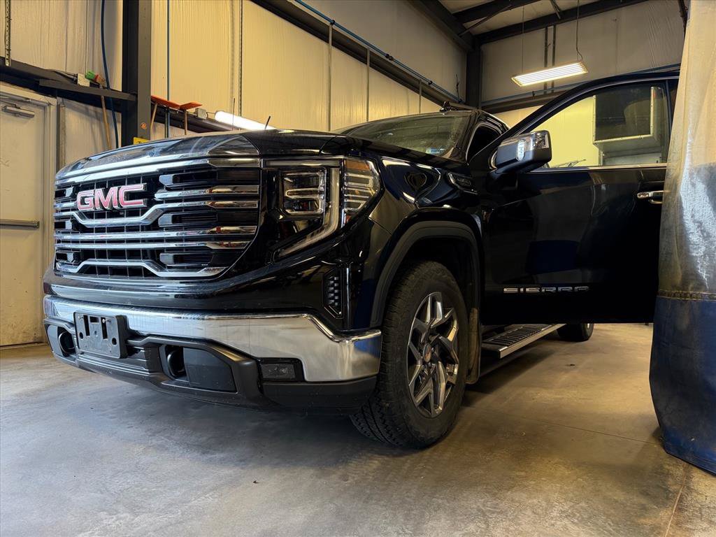 Used 2022 GMC Sierra 1500 SLT w/ SLT Convenience Package RWD image 3