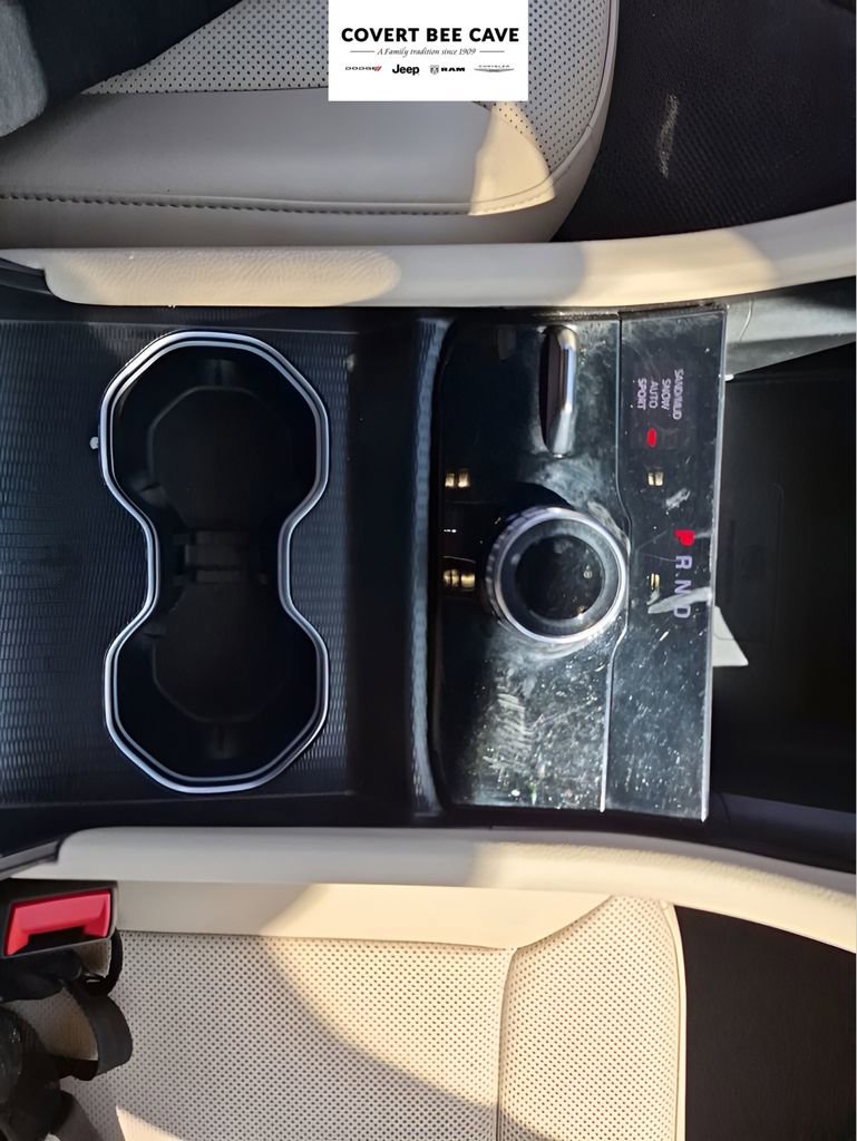 Used 2024 Jeep Grand Cherokee Limited w/ Luxury Tech Group II image 42