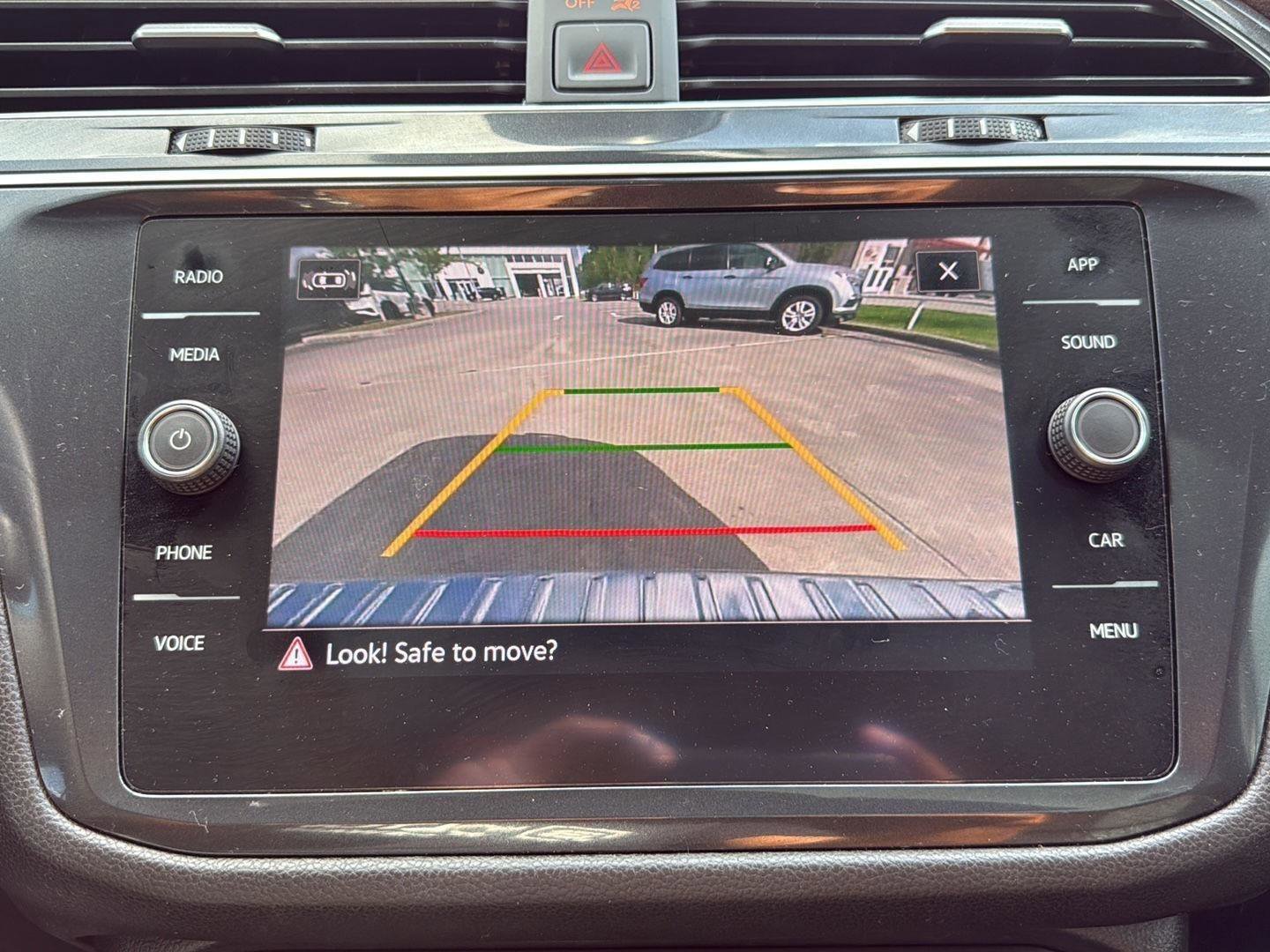 Used 2022 Volkswagen Tiguan SE R-Line image 27