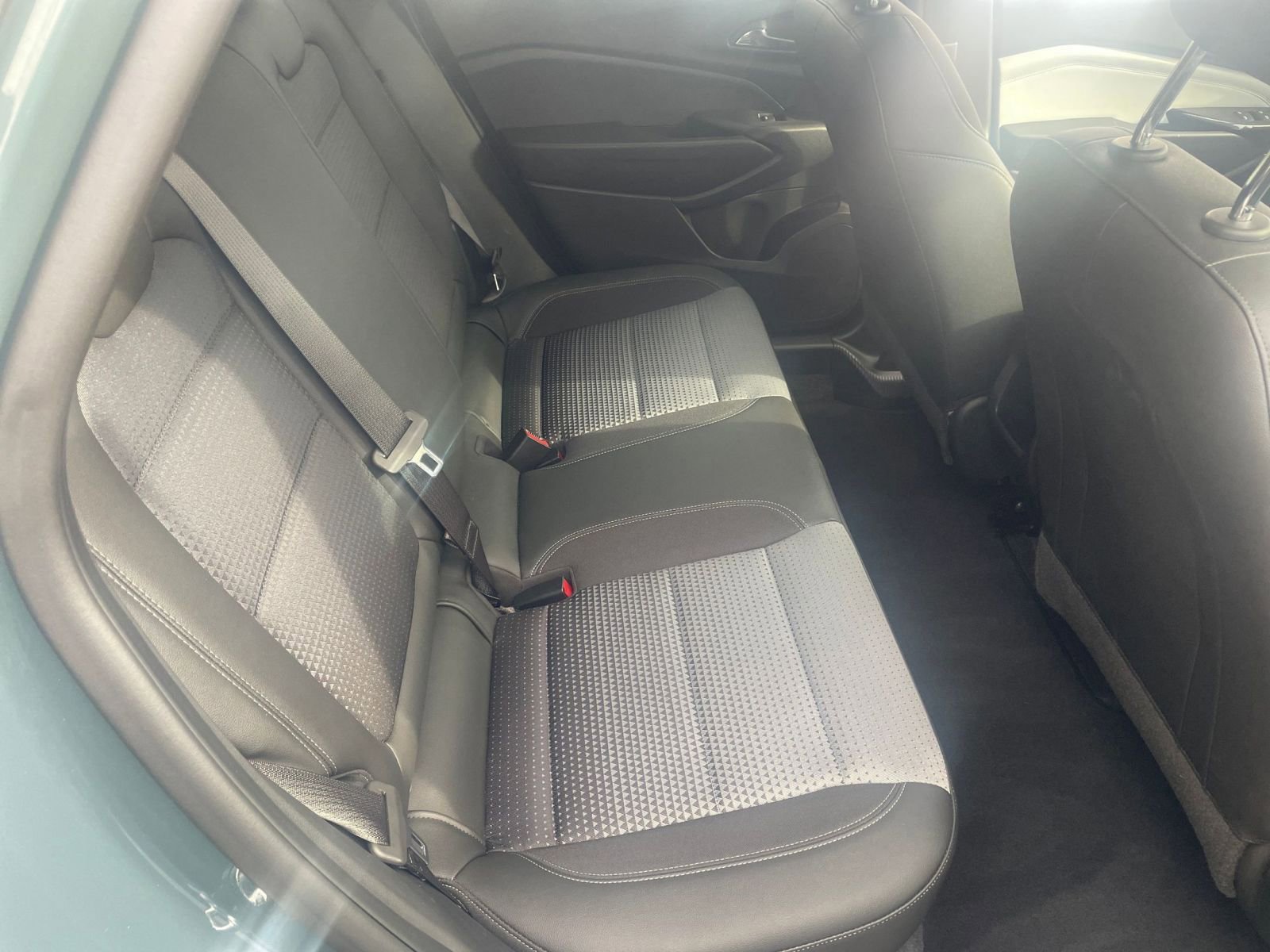 Used 2025 Chevrolet Trax LT w/ LT Convenience Package image 37