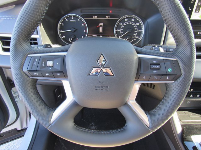 New 2025 Mitsubishi Outlander AWD image 24
