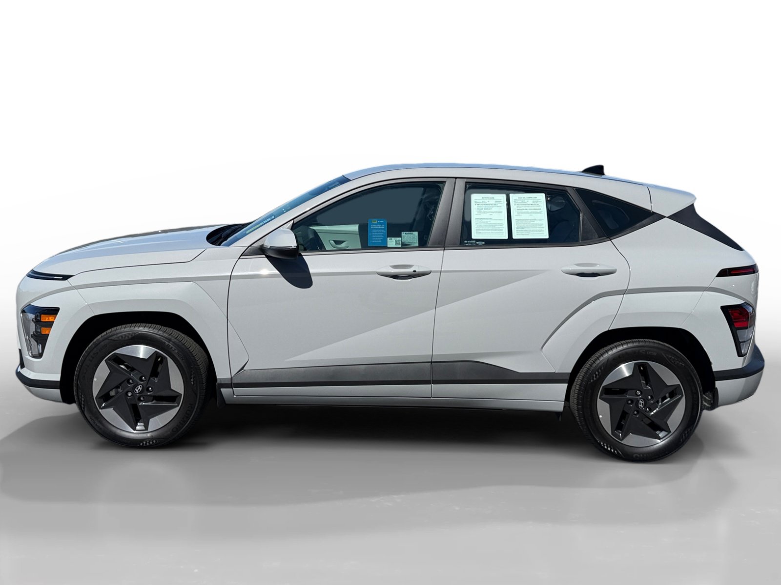 Certified 2025 Hyundai Kona SE FWD image 2