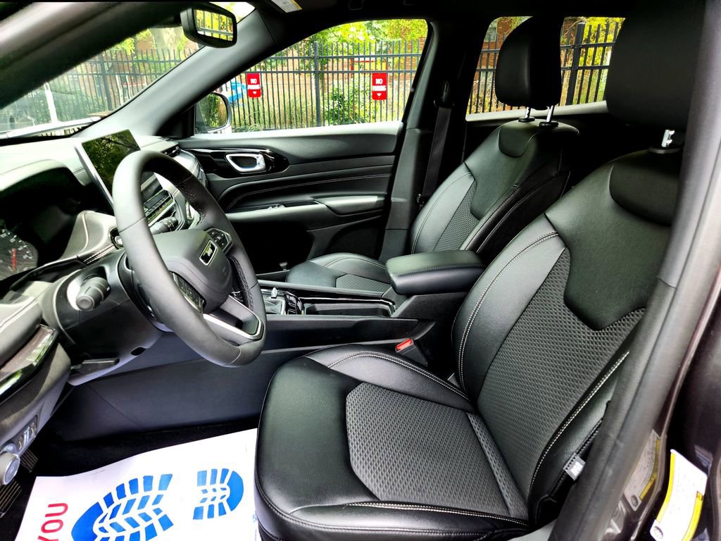 Used 2024 Jeep Compass Latitude w/ Convenience Group image 14