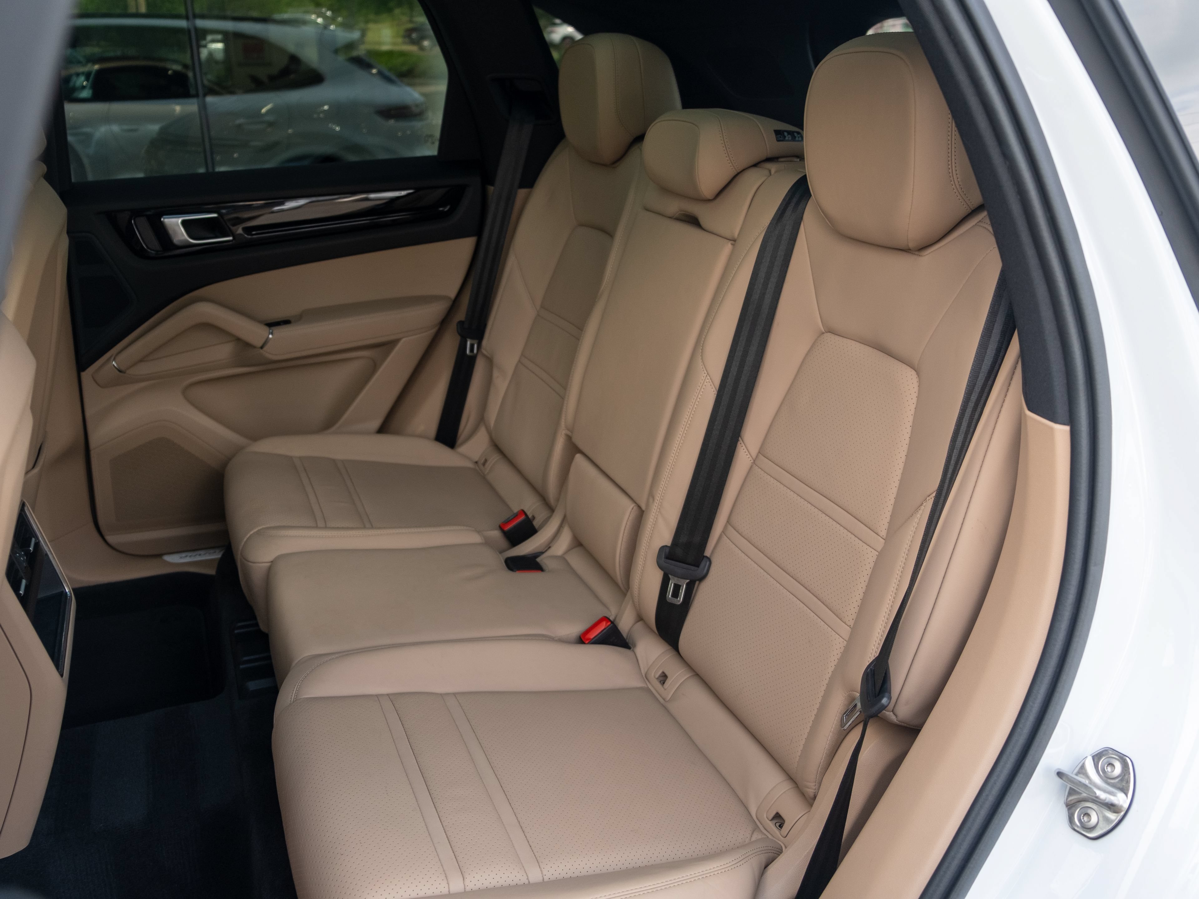 Certified 2023 Porsche Cayenne AWD/4WD image 39