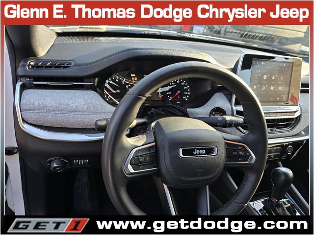Certified 2025 Jeep Compass Latitude AWD/4WD image 16