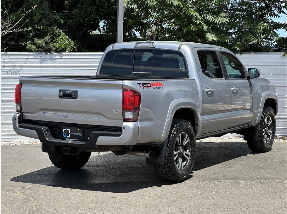Used 2019 Toyota Tacoma TRD Sport w/ Technology Package AWD/4WD image 10