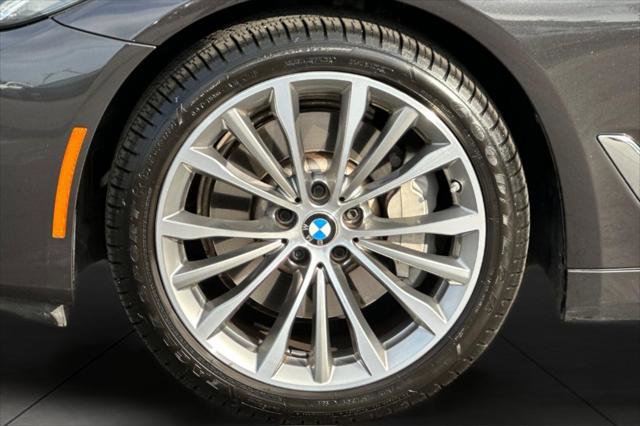 Used 2023 BMW 530i w/ Premium Package image 25