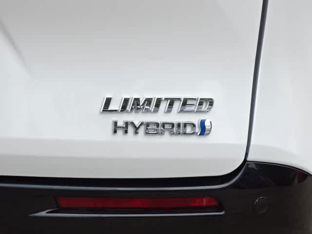Used 2023 Toyota Sienna Limited AWD/4WD image 9