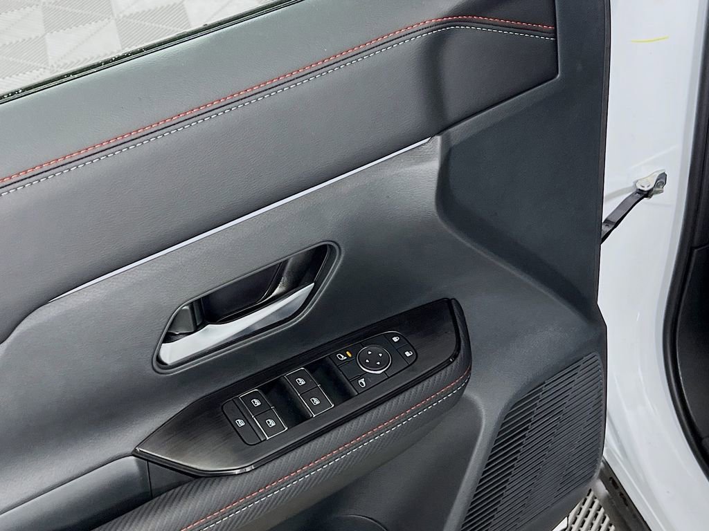 New 2026 Nissan Kicks SR AWD/4WD image 16