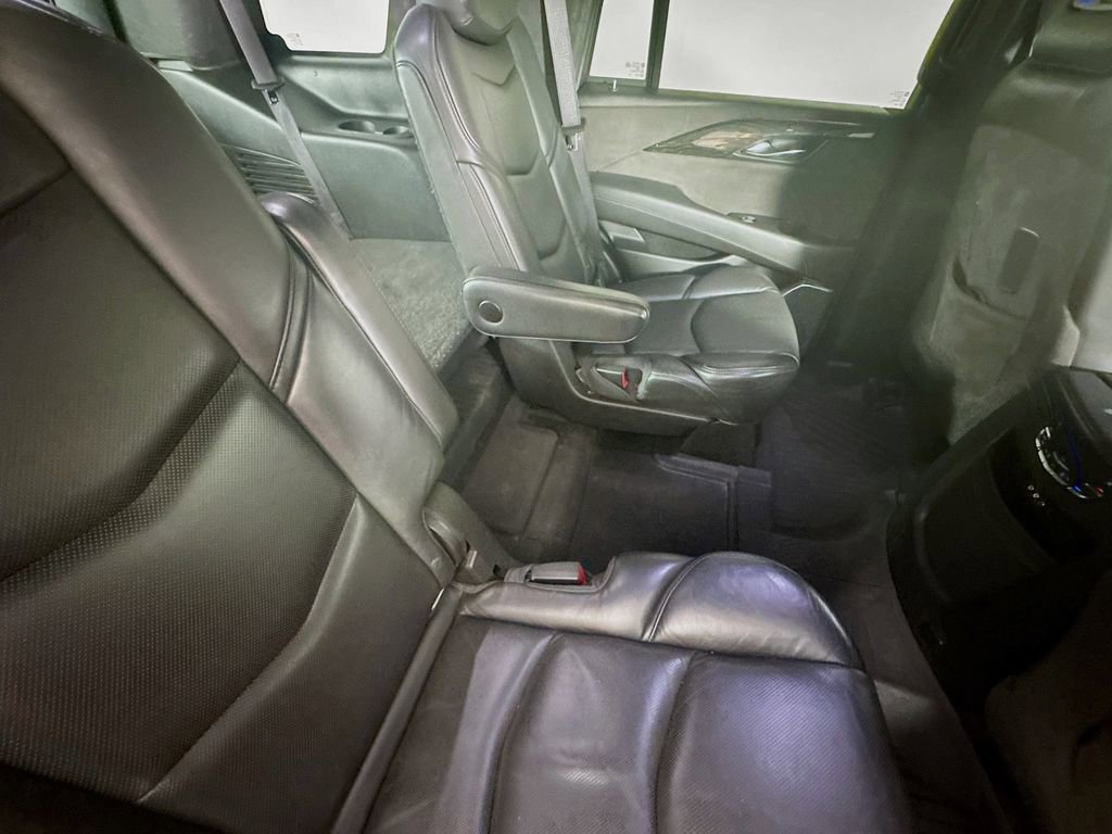 Used 2016 Cadillac Escalade Platinum image 31