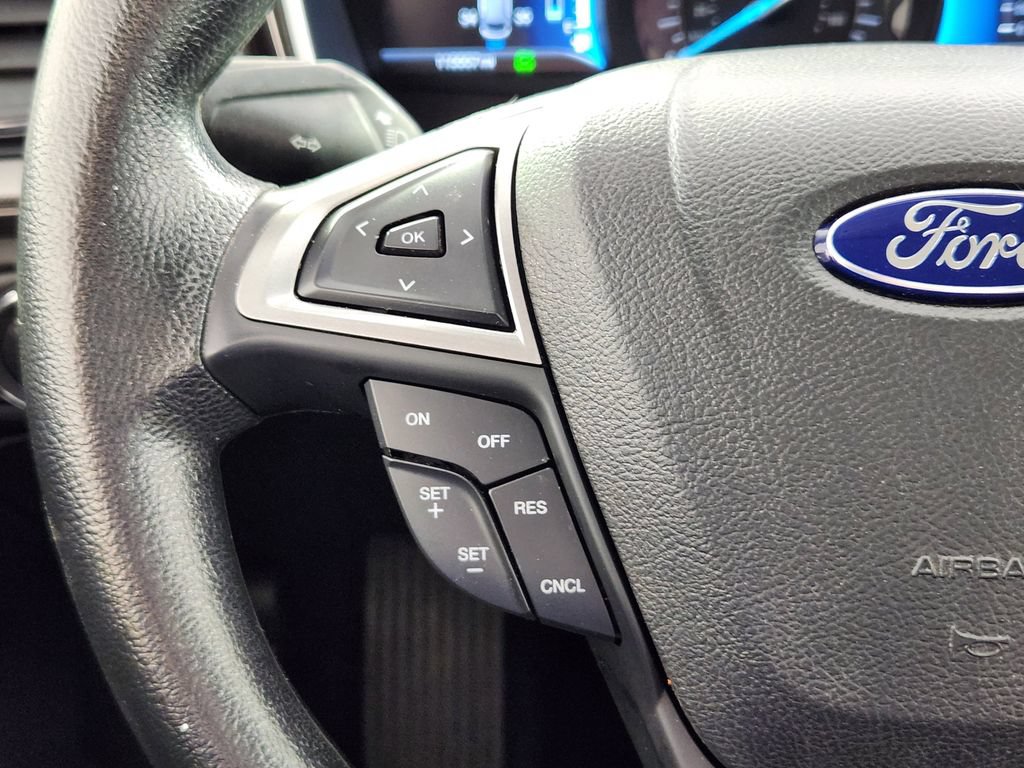 Used 2017 Ford Fusion SE FWD image 18