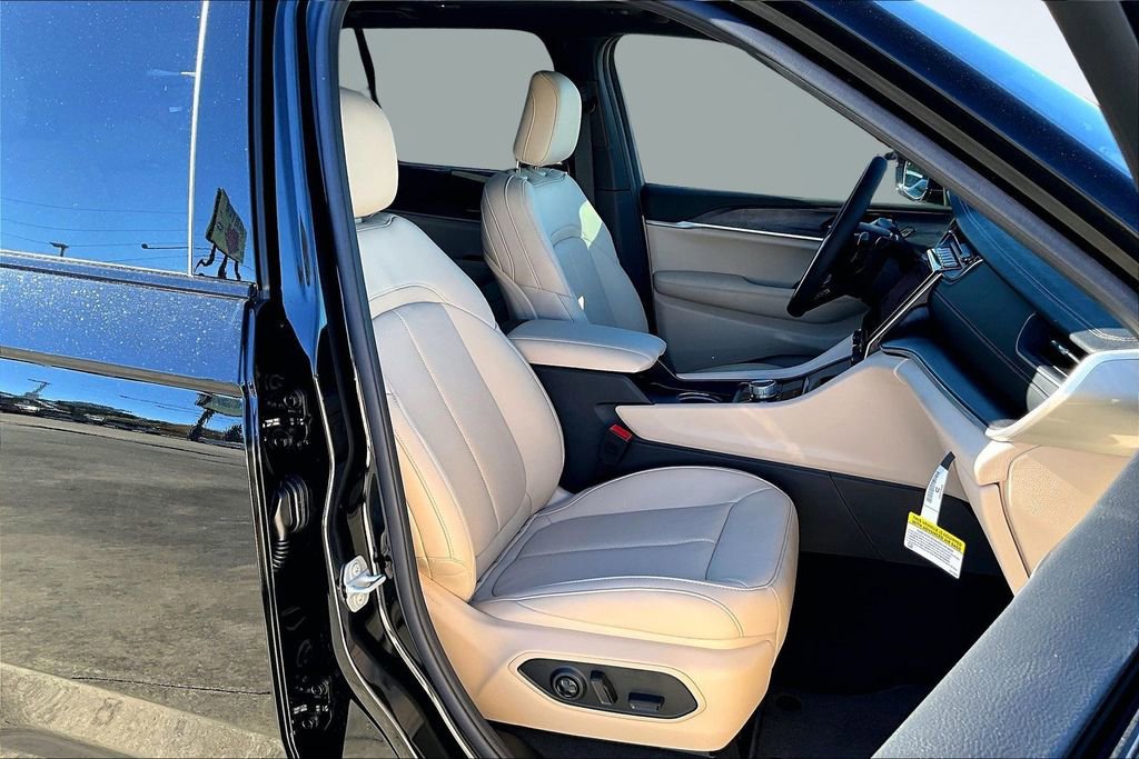 New 2025 Jeep Grand Cherokee Limited image 8