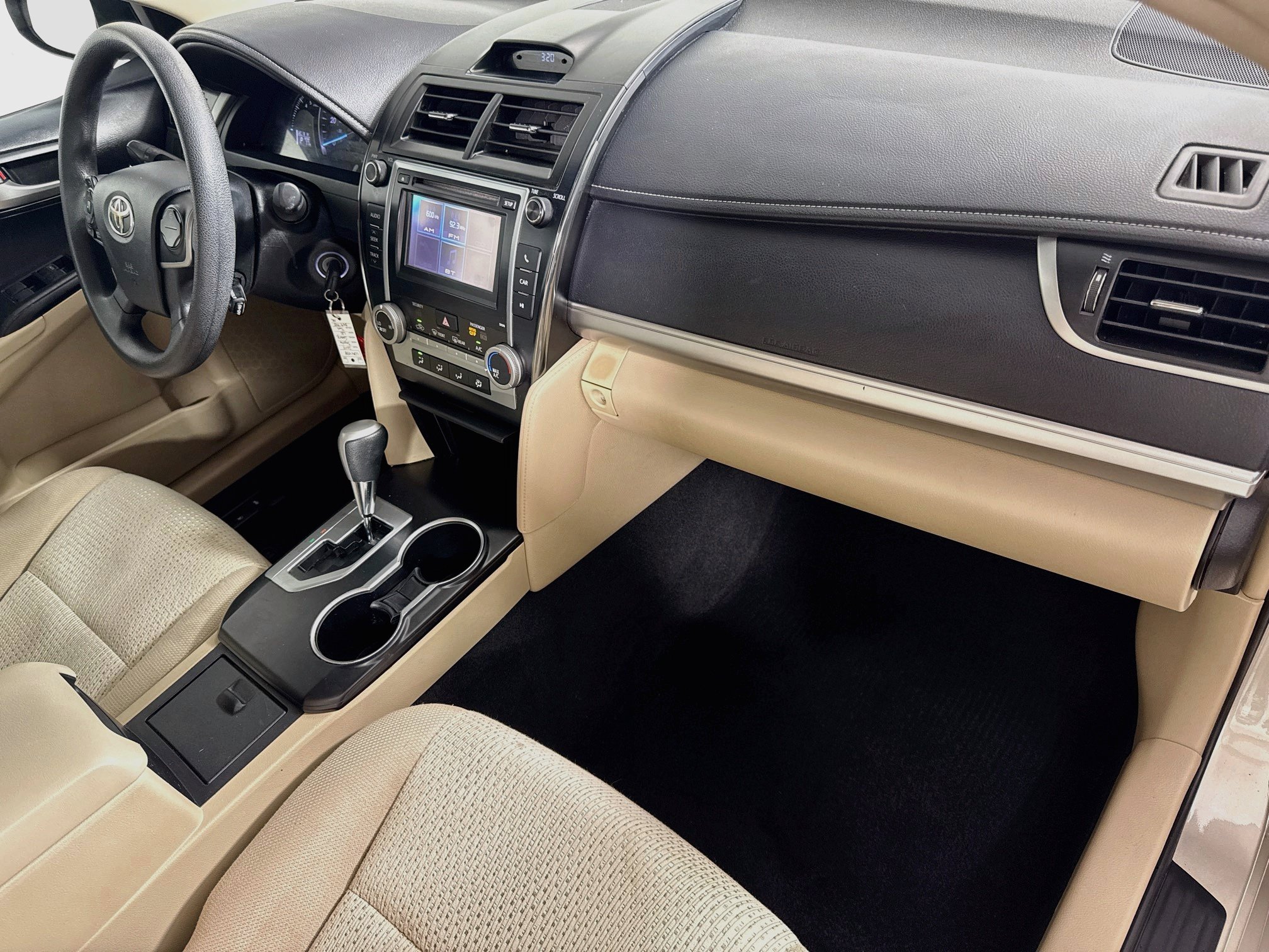 Used 2014 Toyota Camry LE FWD image 26