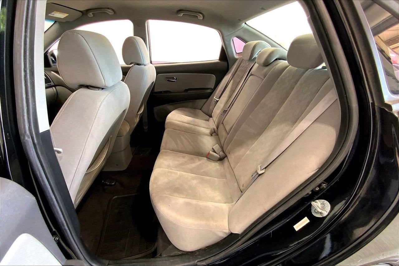 Used 2010 Hyundai Elantra GLS FWD image 19