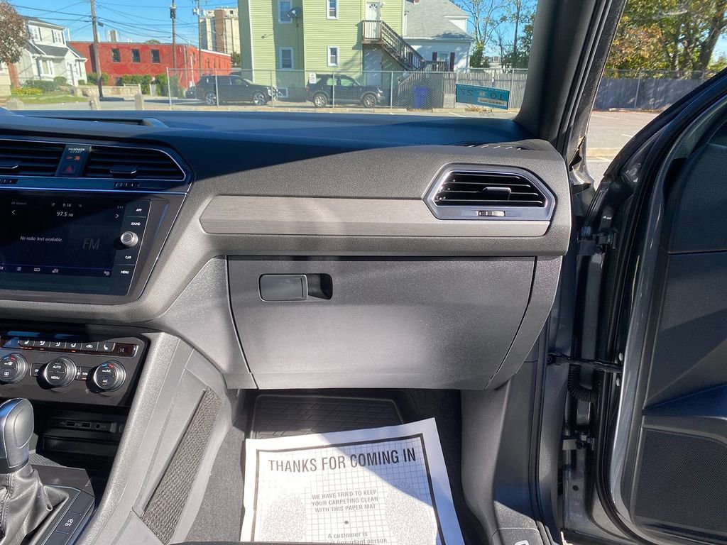 Used 2020 Volkswagen Tiguan SE R-Line image 28