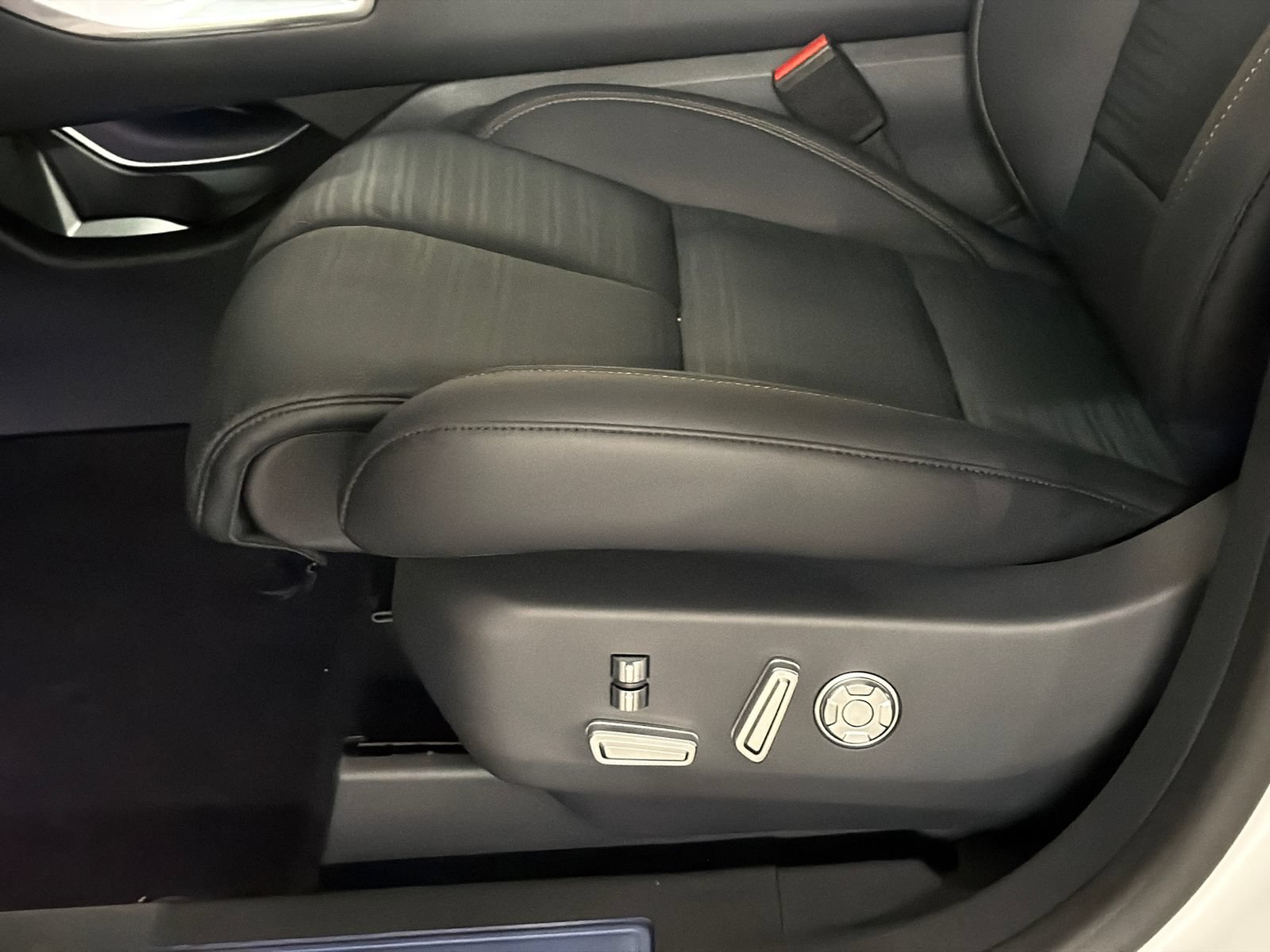 New 2026 Lincoln Nautilus Reserve AWD/4WD image 16