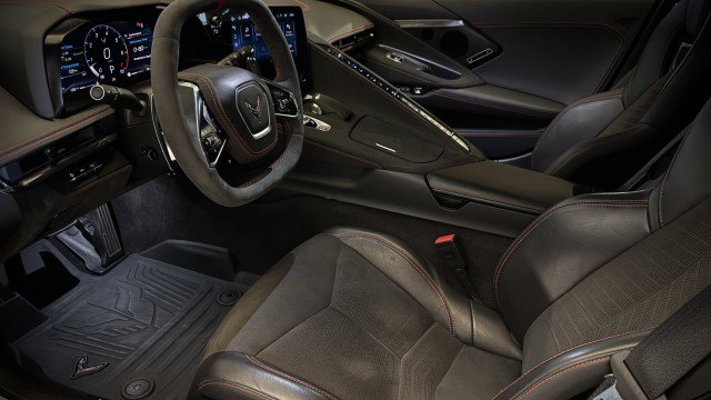 Used 2024 Chevrolet Corvette Stingray Premium Cpe w/ Z51 Performance Package RWD image 4