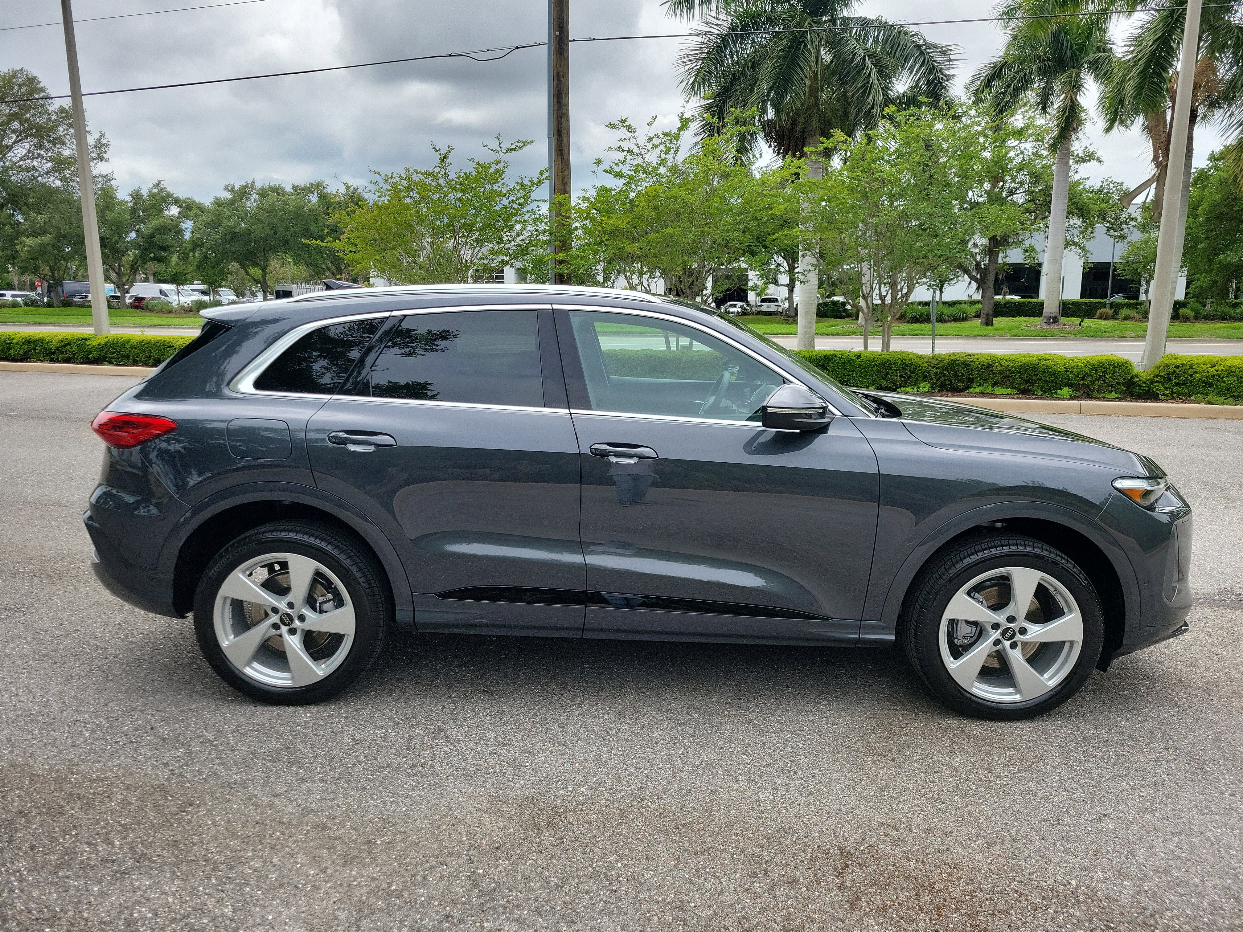 Certified 2025 Audi Q5 Premium Plus w/ Premium Plus image 3