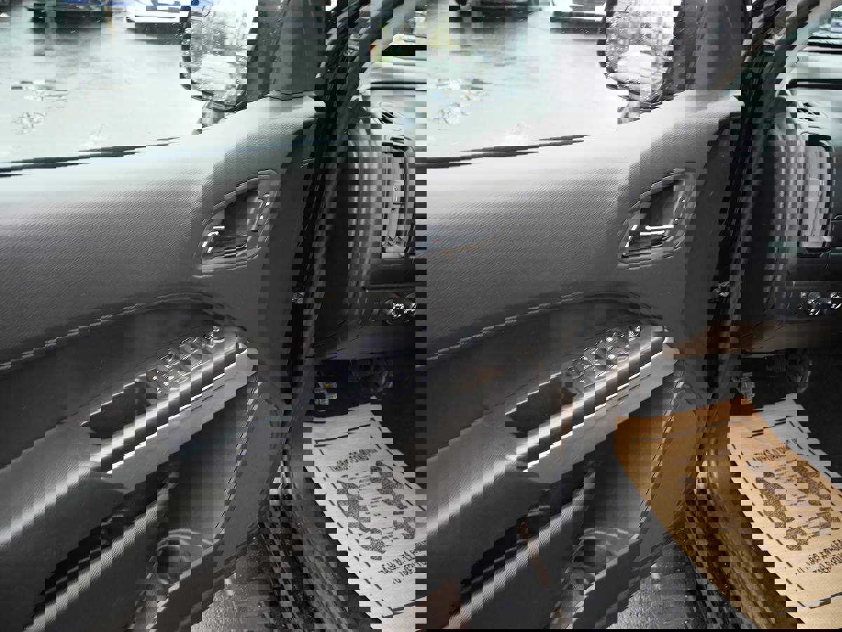 Used 2022 Chevrolet Colorado LT w/ LT Convenience Package image 16