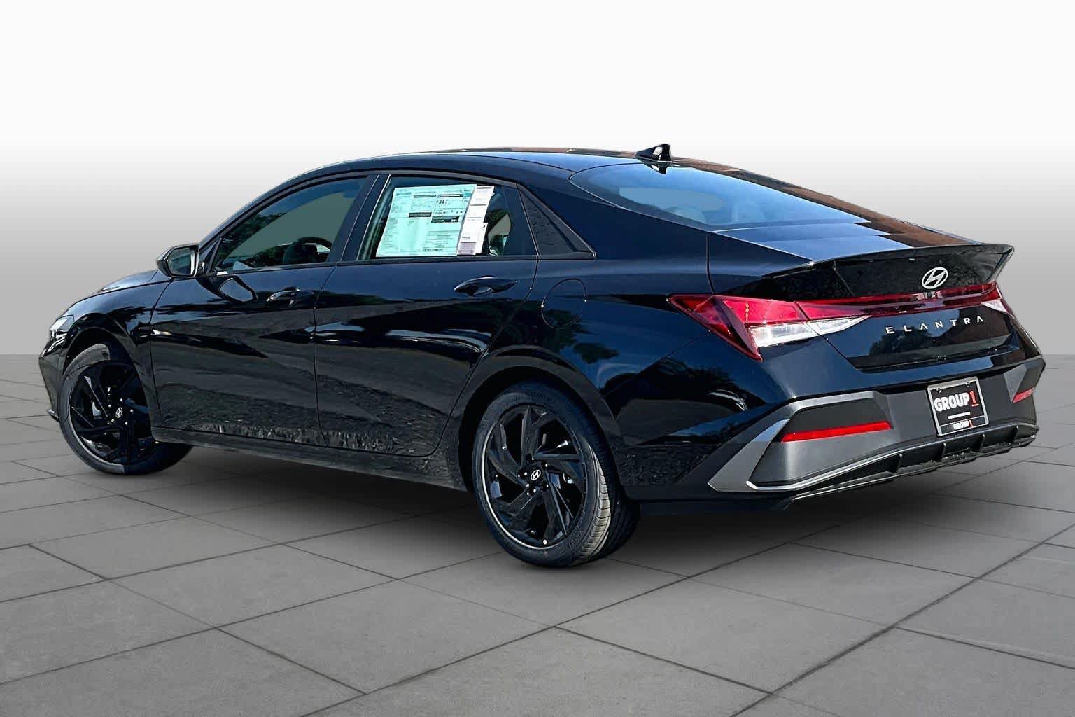 New 2026 Hyundai Elantra SEL Sport FWD image 7