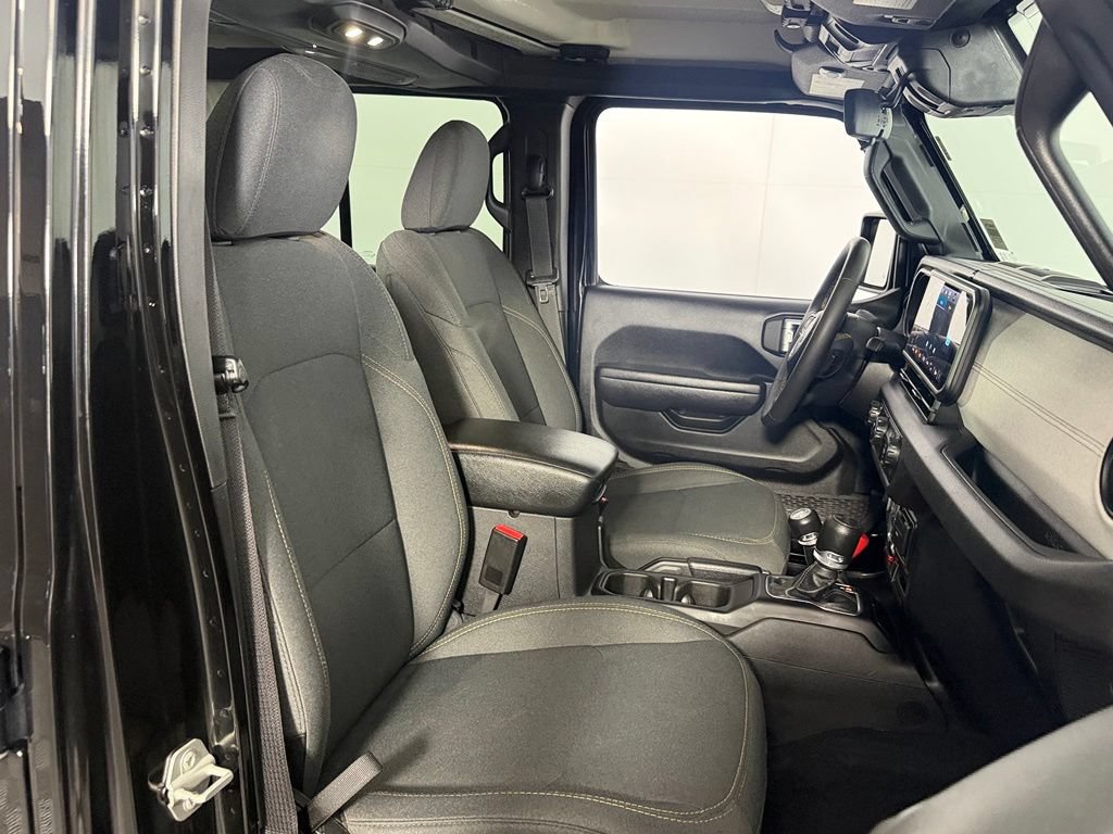 Used 2024 Jeep Wrangler Unlimited AWD/4WD image 29